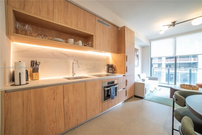 Building Photo - 11 NE 6th St