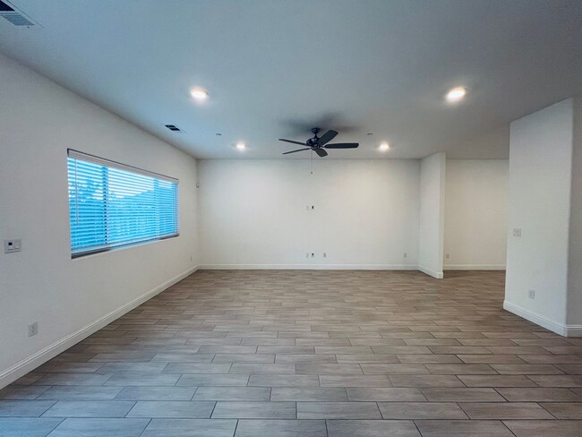 Building Photo - Beautiful Lennar 4-Bedroom Home with Resor...