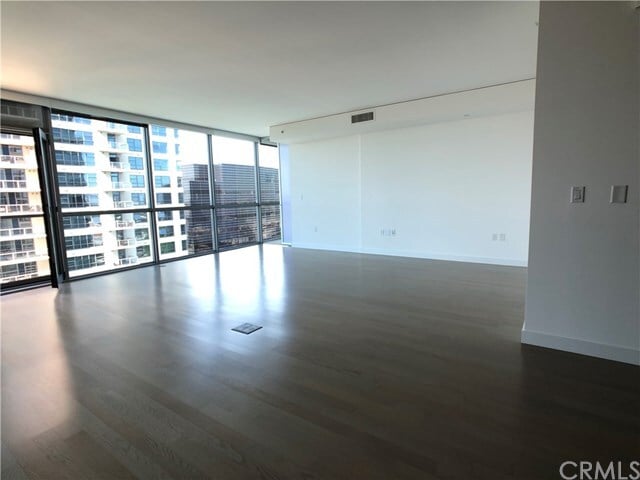 Building Photo - 9 MacArthur Pl