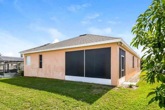 Building Photo - 323 Higher Combe Dr