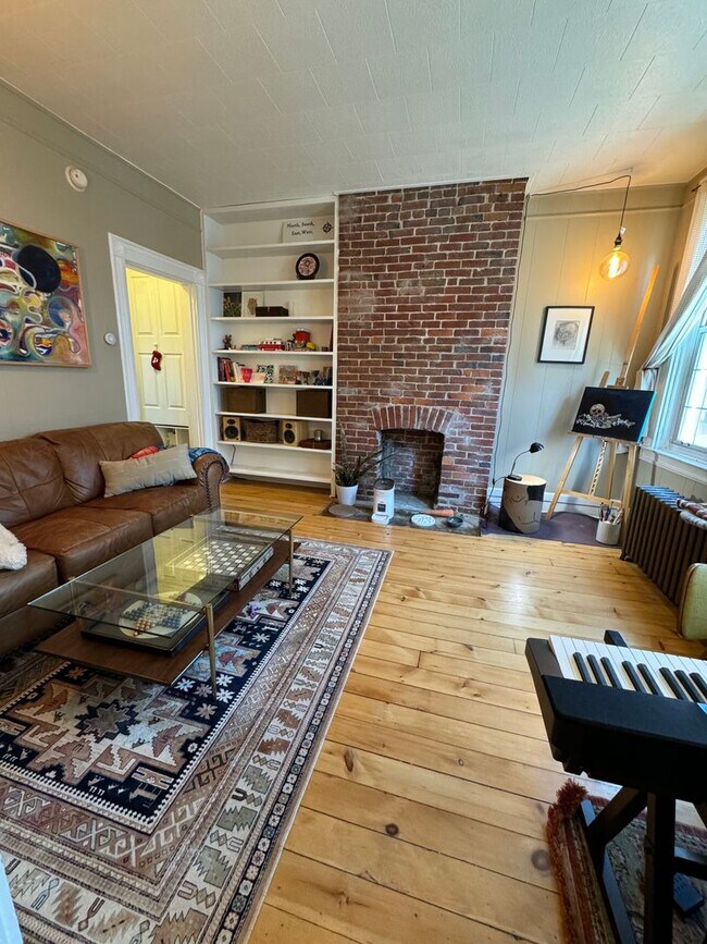 Building Photo - Coming soon! Stylish 3 Bedroom 1.5 Bathroo...