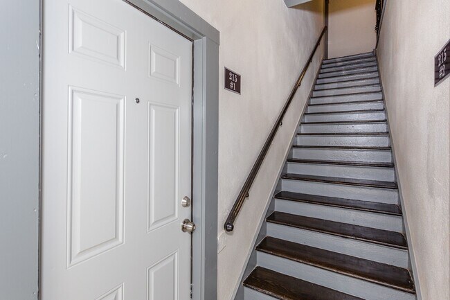 Building Photo - 215 N Milby St