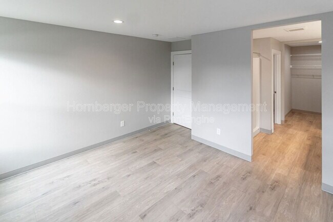 Building Photo - 1521 Bell St