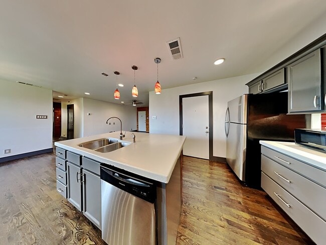 Building Photo - 2307 Cardinal Ln