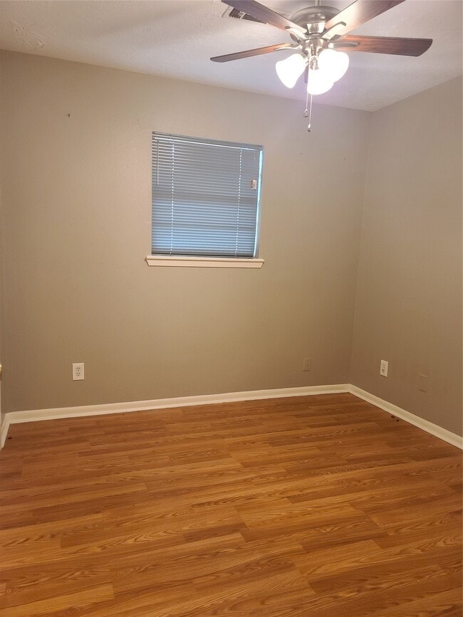 Building Photo - 17423 Fir Rd