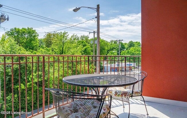 Building Photo - 2411 Brownsboro Rd