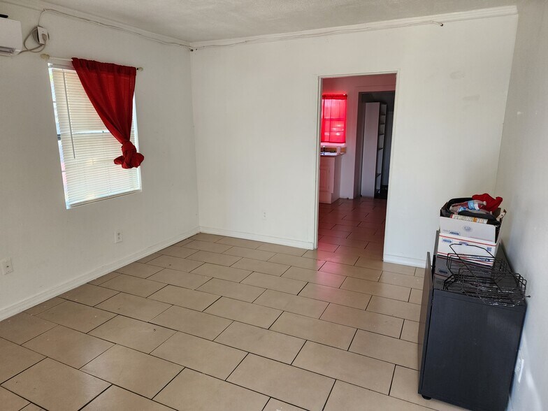 Building Photo - 1008 Maltby Ave