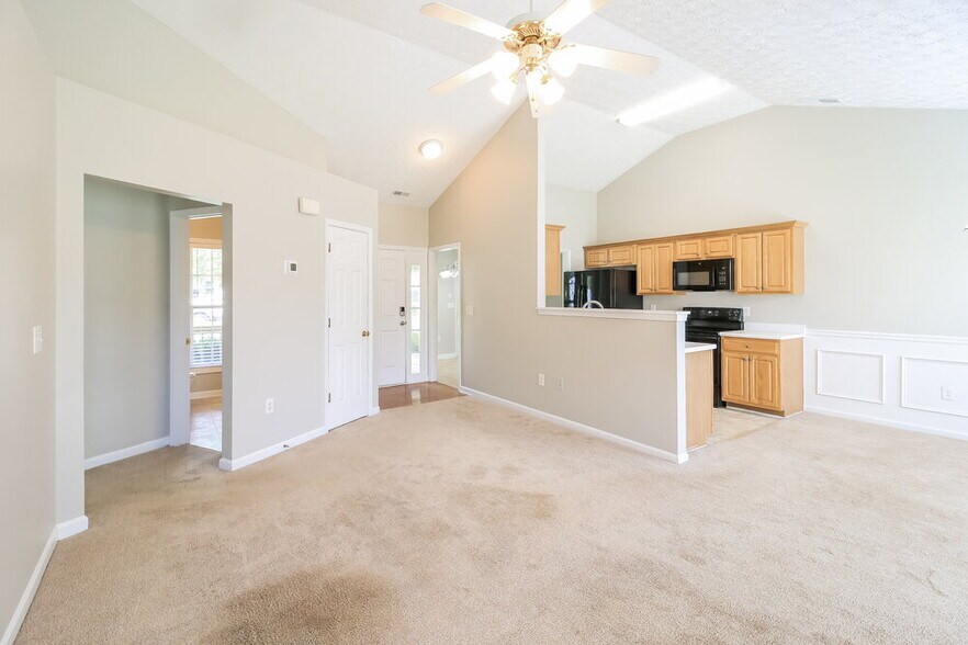 Building Photo - 180 Lake Cove Approach