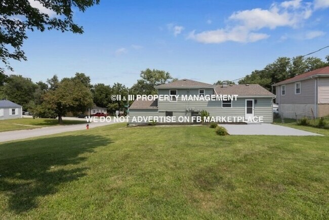 Building Photo - 7801 NE San Rafael Dr