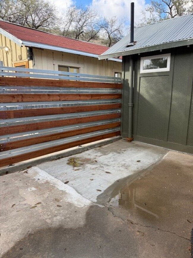 Building Photo - 326 Kindra Heights Rd