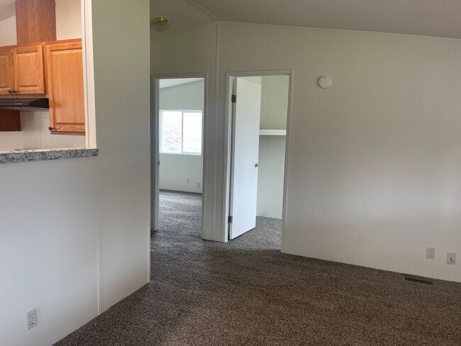 Building Photo - 3 Bed 2 Bath Home on Property Available for Lease