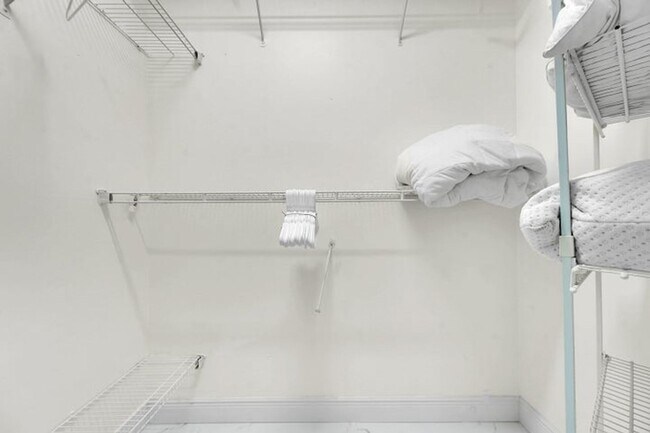 Building Photo - 13620 Folkestone Ct