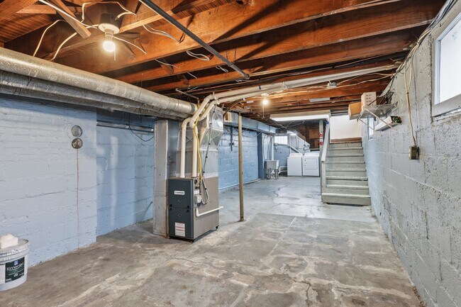 Building Photo - E Markison Ave