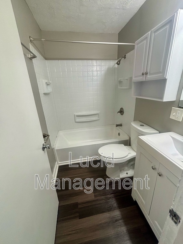 Building Photo - 615 Dresden Ave