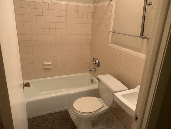 Building Photo - 33-37 W Main St (Courtside Building)