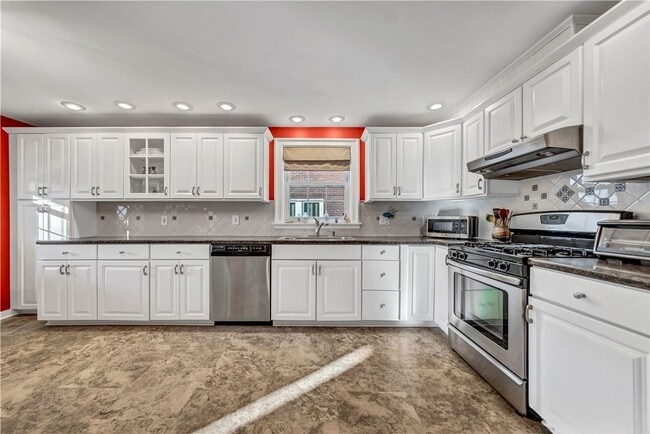 Primary Photo - Charm & warmth