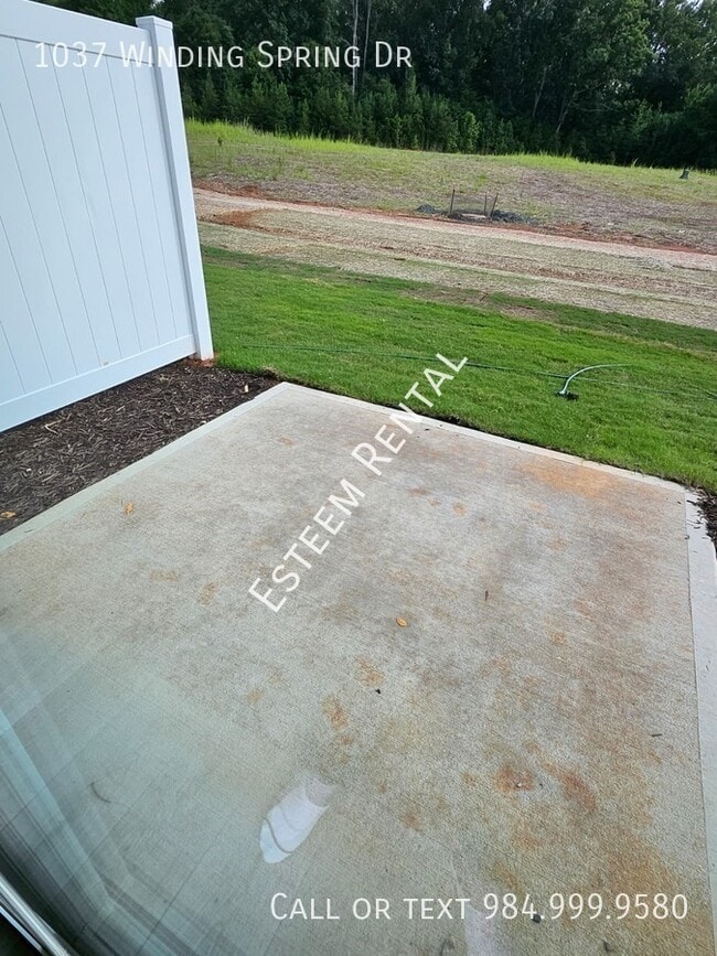 Building Photo - 1037 Winding Spg Dr