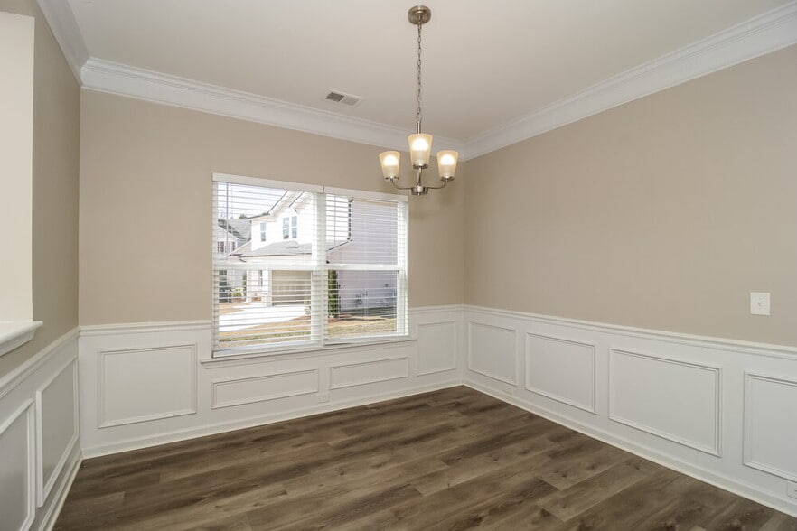 Building Photo - 330 Persian Ivy Way