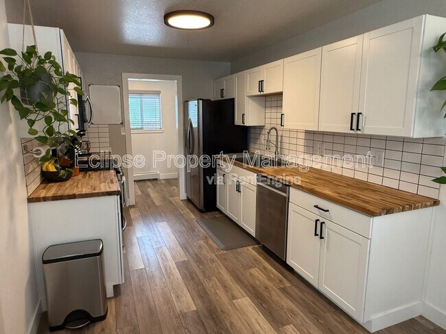 Building Photo - 464 Tara Dr