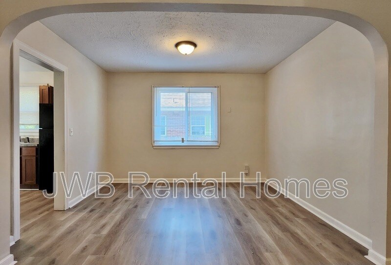 Building Photo - 290 W 62nd St