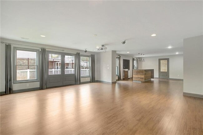 Building Photo - 10559 Serenbe Ln