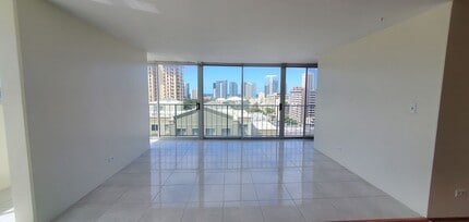 Building Photo - AVAILABLE NOW! Spacious and bright 2 bed, 2 bath, 1 parking unit on Ward Ave