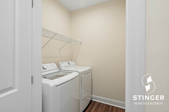 Building Photo - 204 Admiration Ave