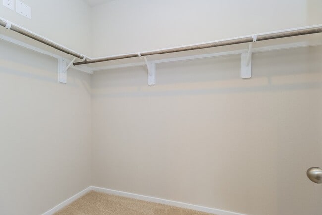 Building Photo - 567 Dalloway St