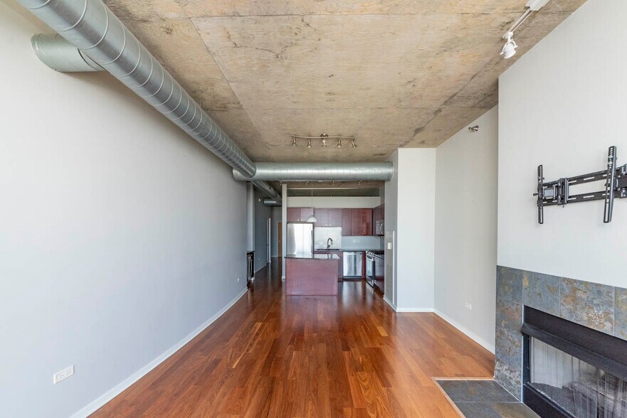 Building Photo - 700 N Larrabee St