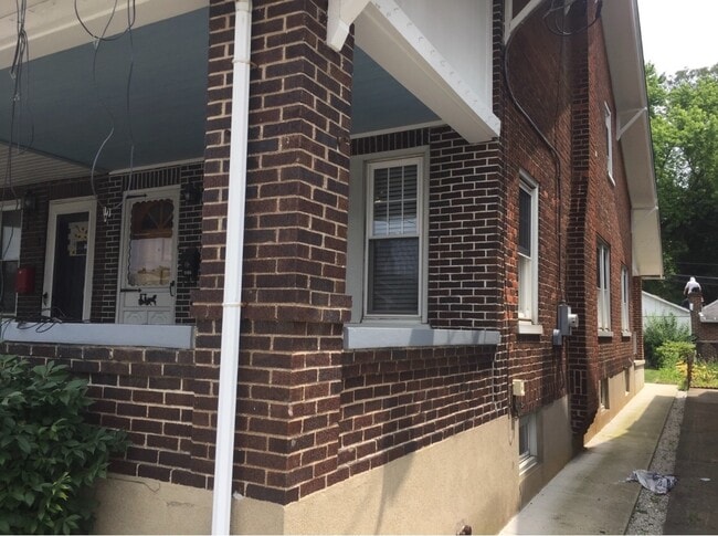 Building Photo - Modern remodeled home in Emmaus.