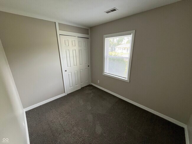 Building Photo - 3831 Bennett Dr