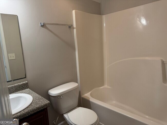 Building Photo - 262 Village Dr