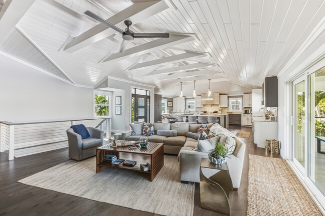 Building Photo - 165 1st St E