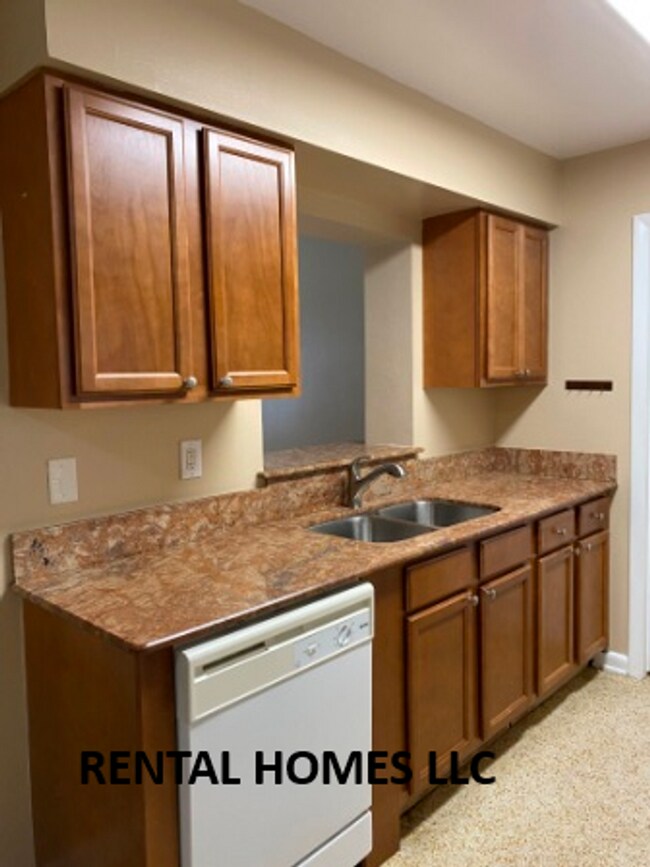 Building Photo - Four Bedroom Home, Walking Distance to New Sun Rail, City Hall & Lake Mary Elementary