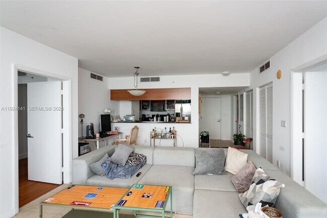 Building Photo - 1800 N Bayshore Dr