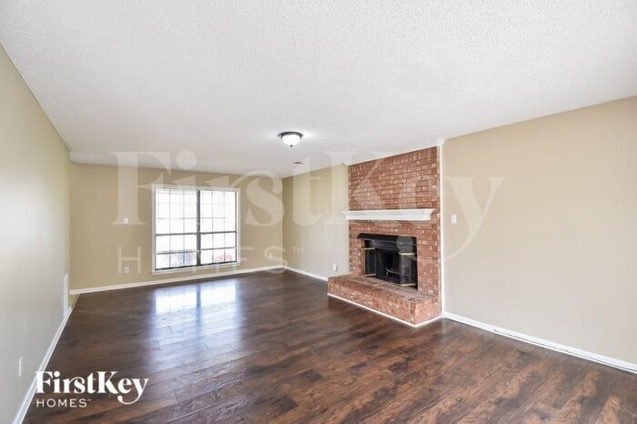 Building Photo - 3734 Oakmoor Cir E