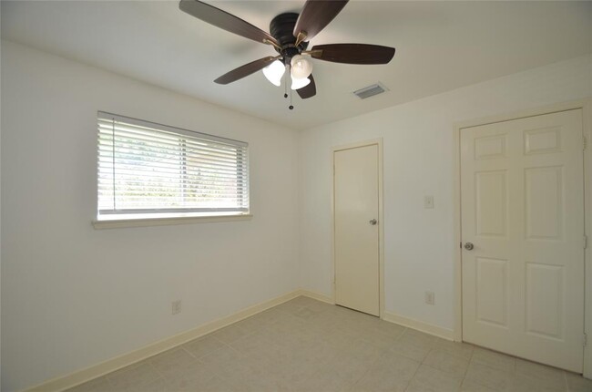 Building Photo - 2618 Foliage Green Dr