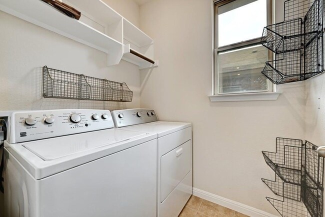 Building Photo - 11820 Sandy Lodge Ct