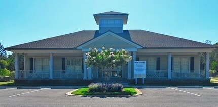 Building Photo - Beautiful Two Bedroom Apartment in Fort Walton Beach!