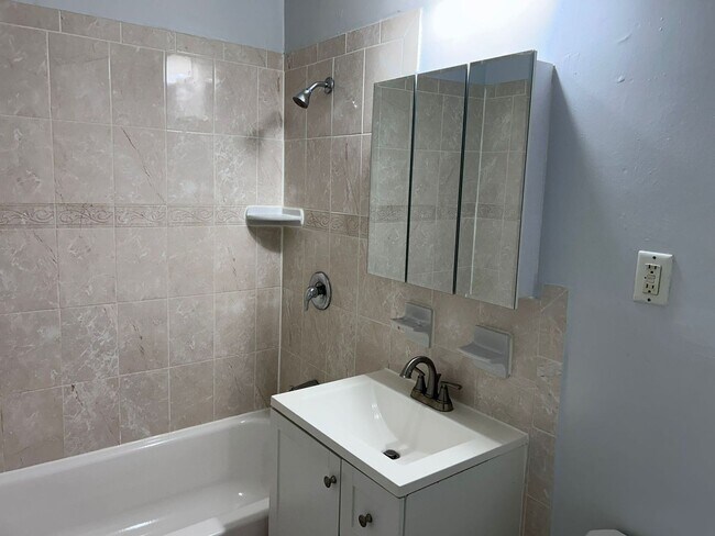 Interior Photo - Hampshire Court Apartments