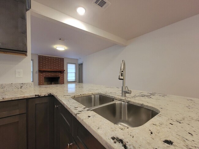 Building Photo - 5256 Eubanks Dr