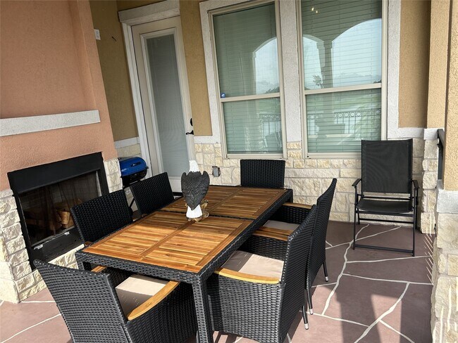 Building Photo - 615 29th St