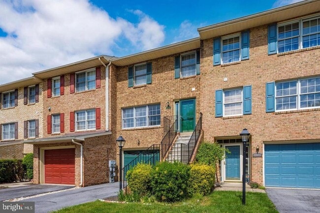 Building Photo - 1323 Lindsay Ln