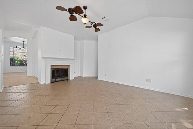 Building Photo - 15619 Winding Valley Dr