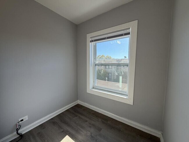 Building Photo - 0 bedroom in Chicago IL 60626