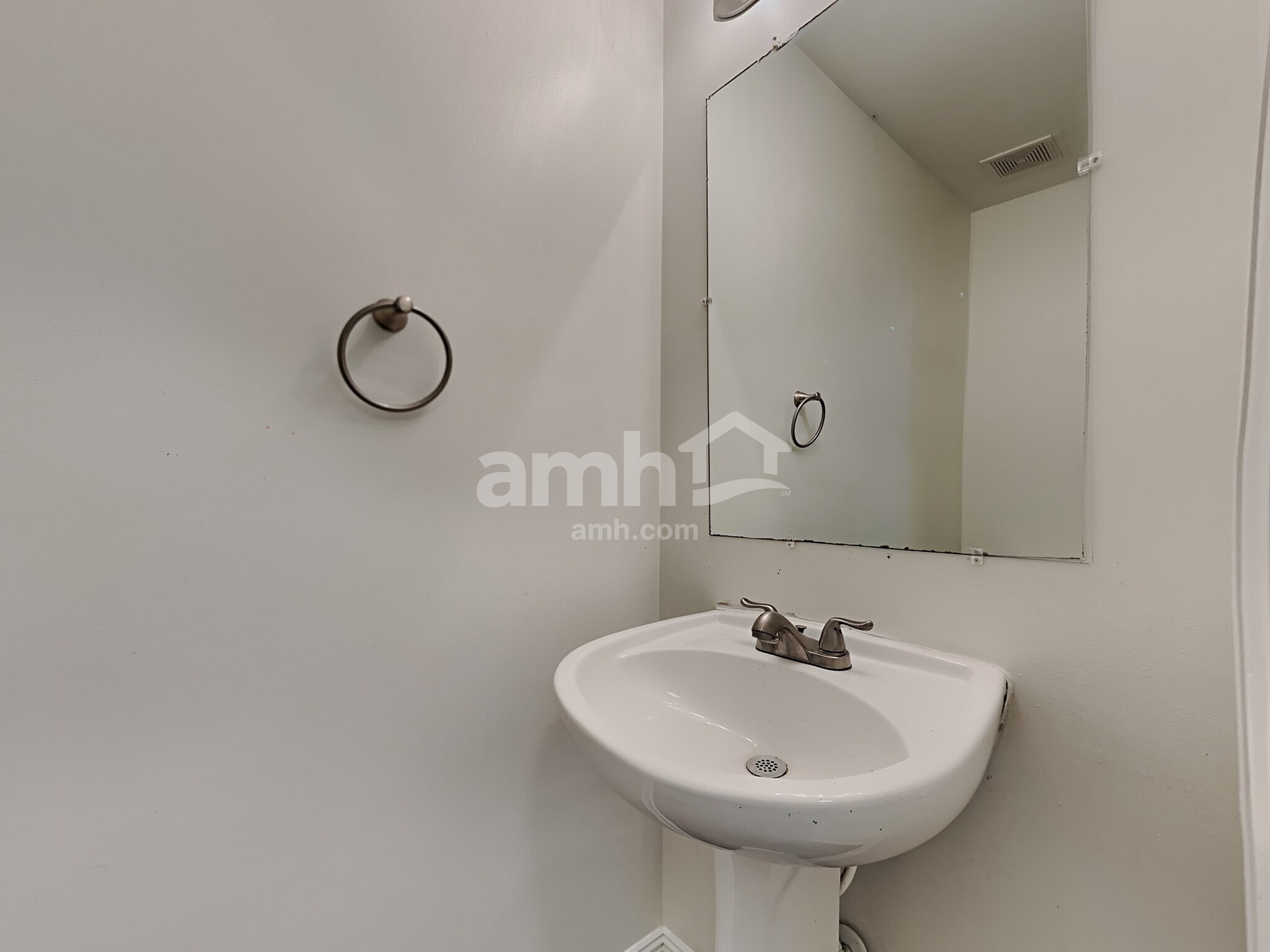 Building Photo - 122 Towering Pine Dr