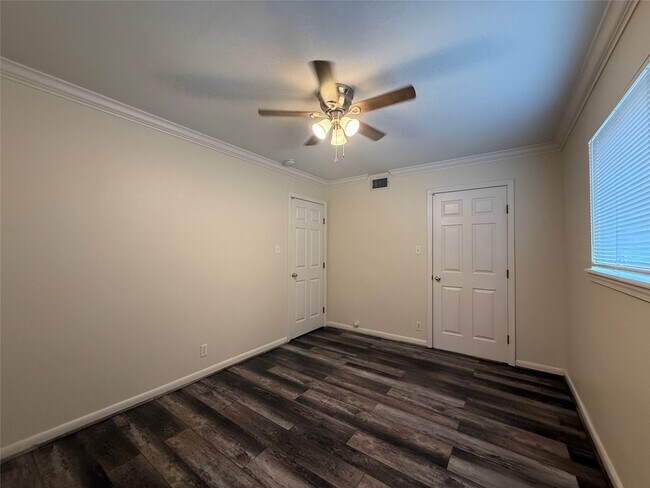 Building Photo - 1530 Heights Blvd