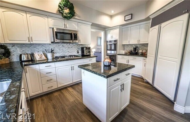 Building Photo - 2237 Fiero Dr