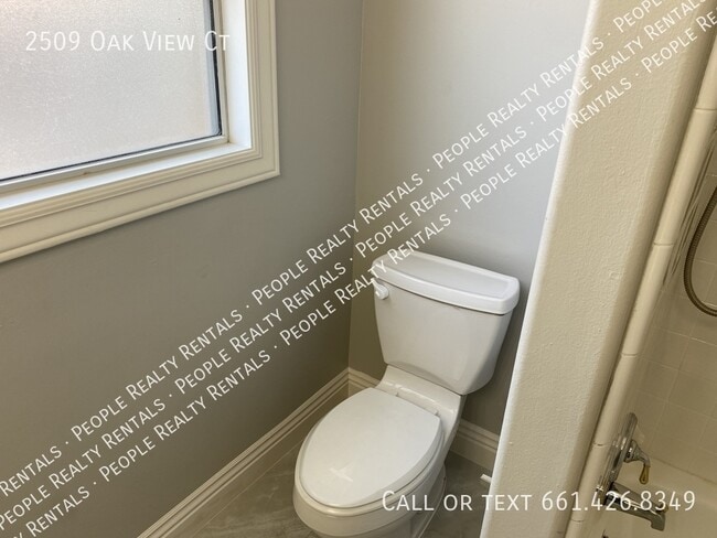 Building Photo - 2509 Oak View Ct