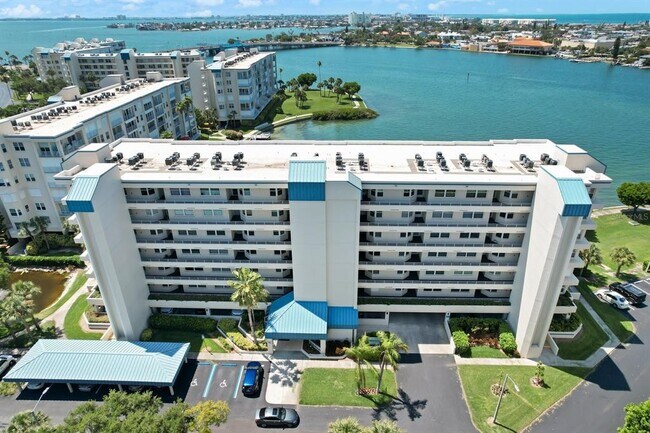 Building Photo - 7912 Sailboat Key Blvd S